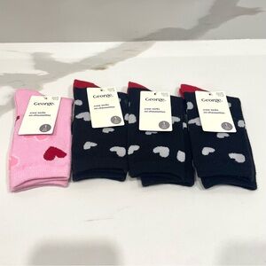 🟣2/$20 NEW George Valentine Hearts Crew Socks (size 11-2)